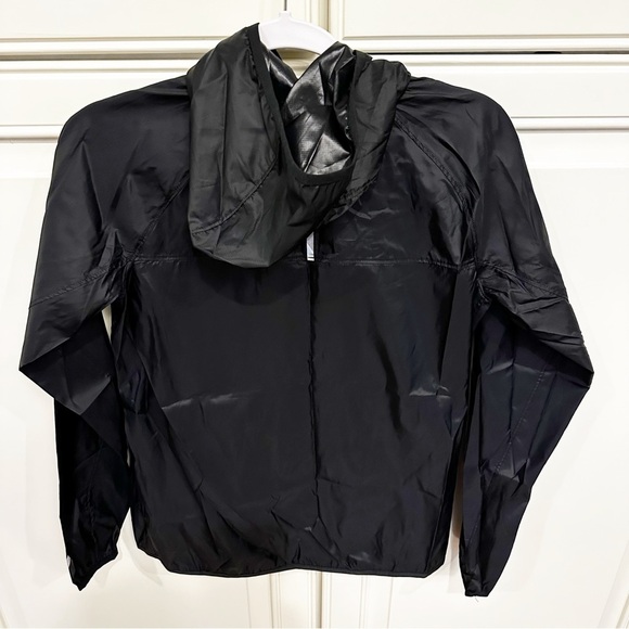 New Balance Women’s Black Windcheater Wind Breaker Jacket Running Biking NWT S - Picture 16 of 16